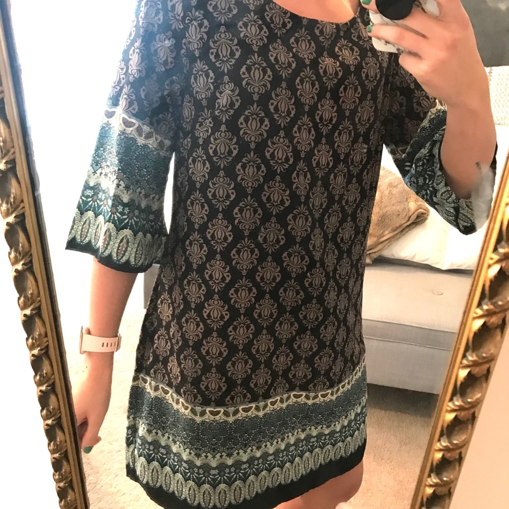 Patterned Shift Dress - Picture 6 of 8